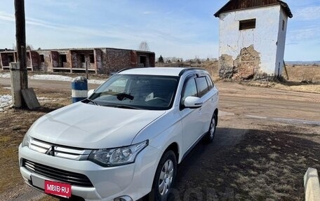 Mitsubishi Outlander III рестайлинг 3, 2012 год, 1 370 000 рублей, 6 фотография