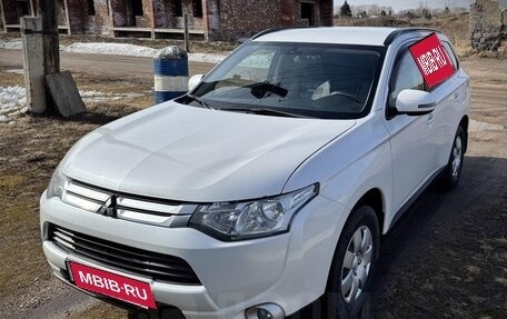 Mitsubishi Outlander III рестайлинг 3, 2012 год, 1 370 000 рублей, 11 фотография