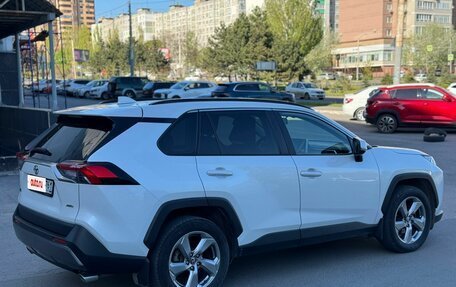Toyota RAV4, 2019 год, 2 750 000 рублей, 4 фотография
