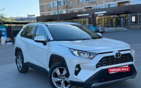 Toyota RAV4, 2019 год, 2 750 000 рублей, 2 фотография