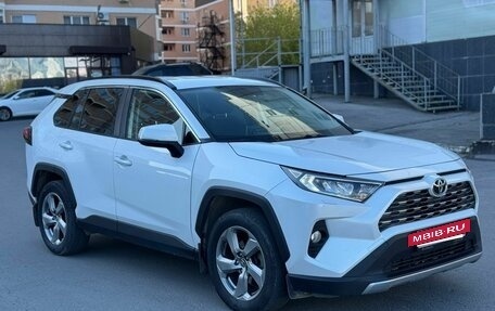 Toyota RAV4, 2019 год, 2 750 000 рублей, 5 фотография