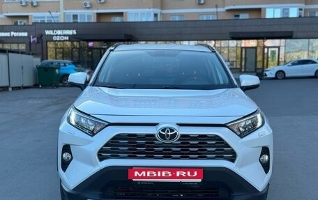 Toyota RAV4, 2019 год, 2 750 000 рублей, 3 фотография