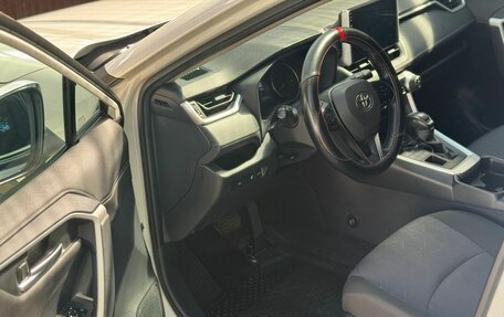 Toyota RAV4, 2019 год, 2 750 000 рублей, 16 фотография