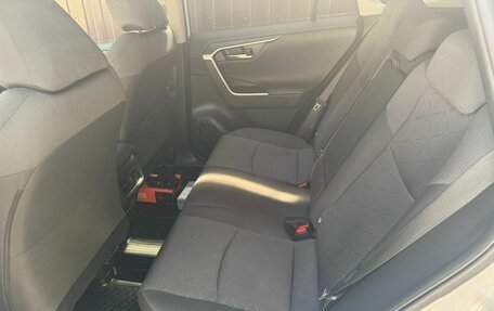 Toyota RAV4, 2019 год, 2 750 000 рублей, 18 фотография