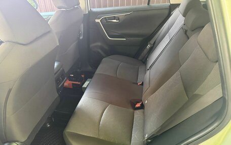 Toyota RAV4, 2019 год, 2 750 000 рублей, 21 фотография