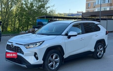 Toyota RAV4, 2019 год, 2 750 000 рублей, 8 фотография