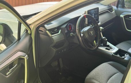 Toyota RAV4, 2019 год, 2 750 000 рублей, 23 фотография