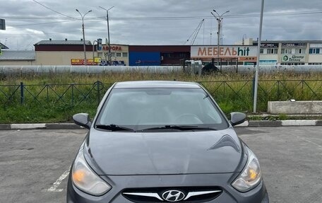 Hyundai Solaris II рестайлинг, 2013 год, 699 999 рублей, 1 фотография