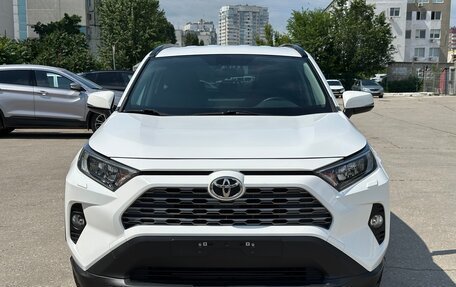 Toyota RAV4, 2020 год, 3 290 000 рублей, 2 фотография