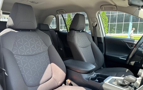 Toyota RAV4, 2020 год, 3 290 000 рублей, 21 фотография
