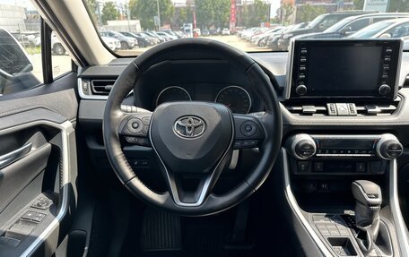 Toyota RAV4, 2020 год, 3 290 000 рублей, 23 фотография
