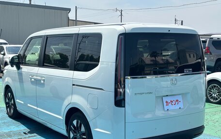 Honda Stepwgn, 2023 год, 1 890 000 рублей, 4 фотография
