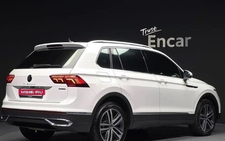Volkswagen Tiguan II, 2023 год, 3 150 098 рублей, 3 фотография