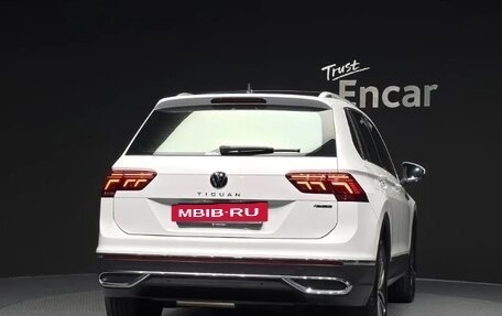 Volkswagen Tiguan II, 2023 год, 3 150 098 рублей, 4 фотография