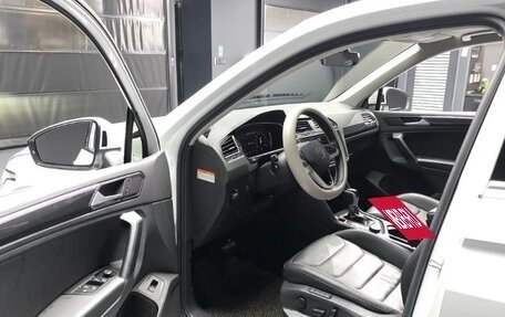 Volkswagen Tiguan II, 2023 год, 3 150 098 рублей, 6 фотография