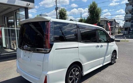 Toyota Noah III, 2020 год, 1 930 000 рублей, 5 фотография