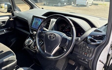 Toyota Noah III, 2020 год, 1 930 000 рублей, 11 фотография