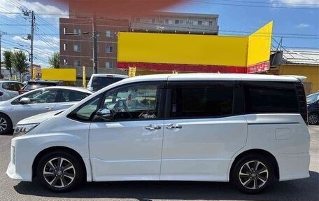 Toyota Noah III, 2020 год, 1 930 000 рублей, 8 фотография