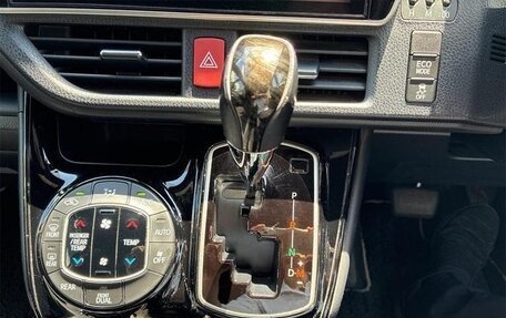 Toyota Noah III, 2020 год, 1 930 000 рублей, 23 фотография