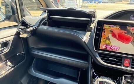 Toyota Noah III, 2020 год, 1 930 000 рублей, 28 фотография