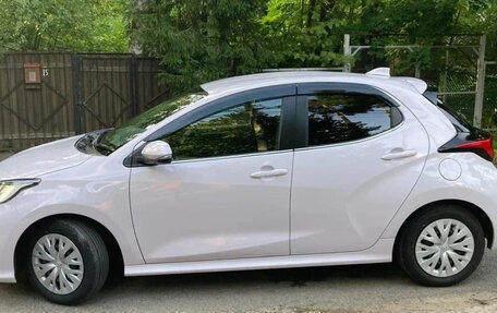 Toyota Yaris, 2023 год, 1 090 000 рублей, 7 фотография