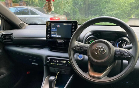 Toyota Yaris, 2023 год, 1 090 000 рублей, 11 фотография