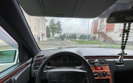 Mercedes-Benz E-Класс, 1997 год, 320 000 рублей, 6 фотография