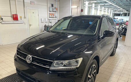 Volkswagen Tiguan II, 2019 год, 2 222 000 рублей, 2 фотография