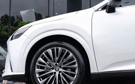 Lexus RX IV рестайлинг, 2023 год, 8 100 000 рублей, 6 фотография