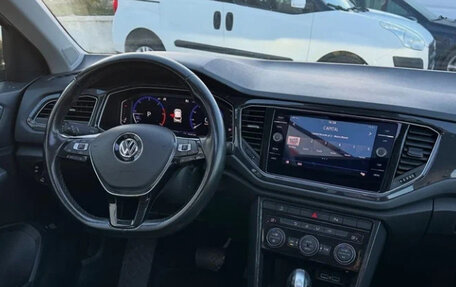 Volkswagen T-Roc I, 2023 год, 1 590 000 рублей, 7 фотография