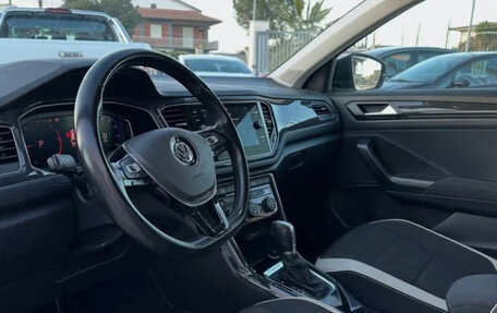 Volkswagen T-Roc I, 2023 год, 1 590 000 рублей, 9 фотография