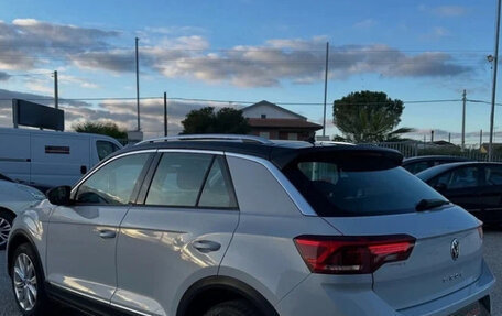 Volkswagen T-Roc I, 2023 год, 1 590 000 рублей, 6 фотография