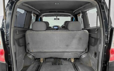 Nissan Serena II, 2001 год, 680 000 рублей, 17 фотография