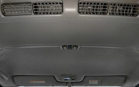 Nissan Serena II, 2001 год, 680 000 рублей, 21 фотография