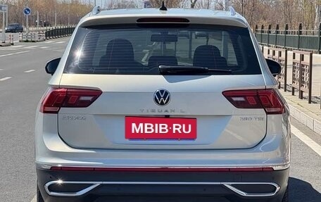 Volkswagen Tiguan II, 2022 год, 2 550 000 рублей, 3 фотография