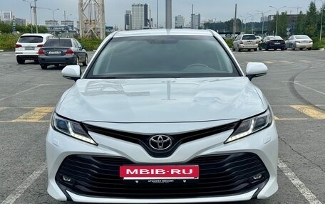 Toyota Camry, 2020 год, 3 100 000 рублей, 2 фотография