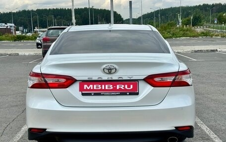 Toyota Camry, 2020 год, 3 100 000 рублей, 5 фотография