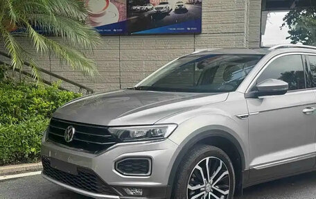 Volkswagen T-Roc I, 2021 год, 1 390 222 рублей, 1 фотография
