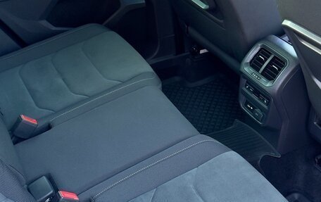 Volkswagen Tiguan II, 2019 год, 4 100 000 рублей, 21 фотография