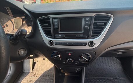 Hyundai Solaris II рестайлинг, 2017 год, 1 050 000 рублей, 22 фотография