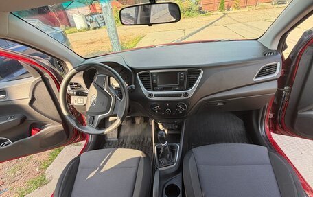 Hyundai Solaris II рестайлинг, 2017 год, 1 050 000 рублей, 31 фотография