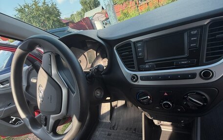 Hyundai Solaris II рестайлинг, 2017 год, 1 050 000 рублей, 25 фотография