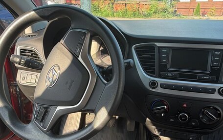 Hyundai Solaris II рестайлинг, 2017 год, 1 050 000 рублей, 24 фотография