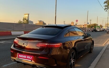 Mercedes-Benz E-Класс, 2018 год, 3 600 000 рублей, 4 фотография