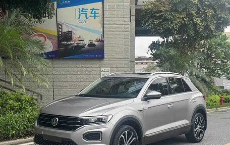 Volkswagen T-Roc I, 2021 год, 1 390 222 рублей, 2 фотография