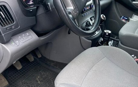 Hyundai H-1 II рестайлинг, 2018 год, 2 850 000 рублей, 11 фотография
