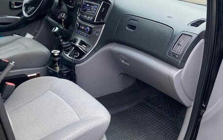 Hyundai H-1 II рестайлинг, 2018 год, 2 850 000 рублей, 9 фотография