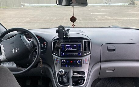 Hyundai H-1 II рестайлинг, 2018 год, 2 850 000 рублей, 12 фотография