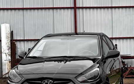 Hyundai Solaris II рестайлинг, 2013 год, 1 200 000 рублей, 1 фотография