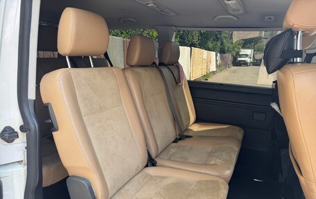 Volkswagen Transporter T5 рестайлинг, 2011 год, 1 700 000 рублей, 11 фотография